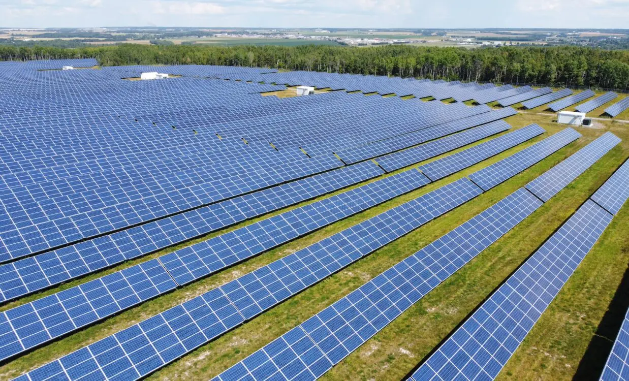 Bloomington, IL Solar and Wind Farms