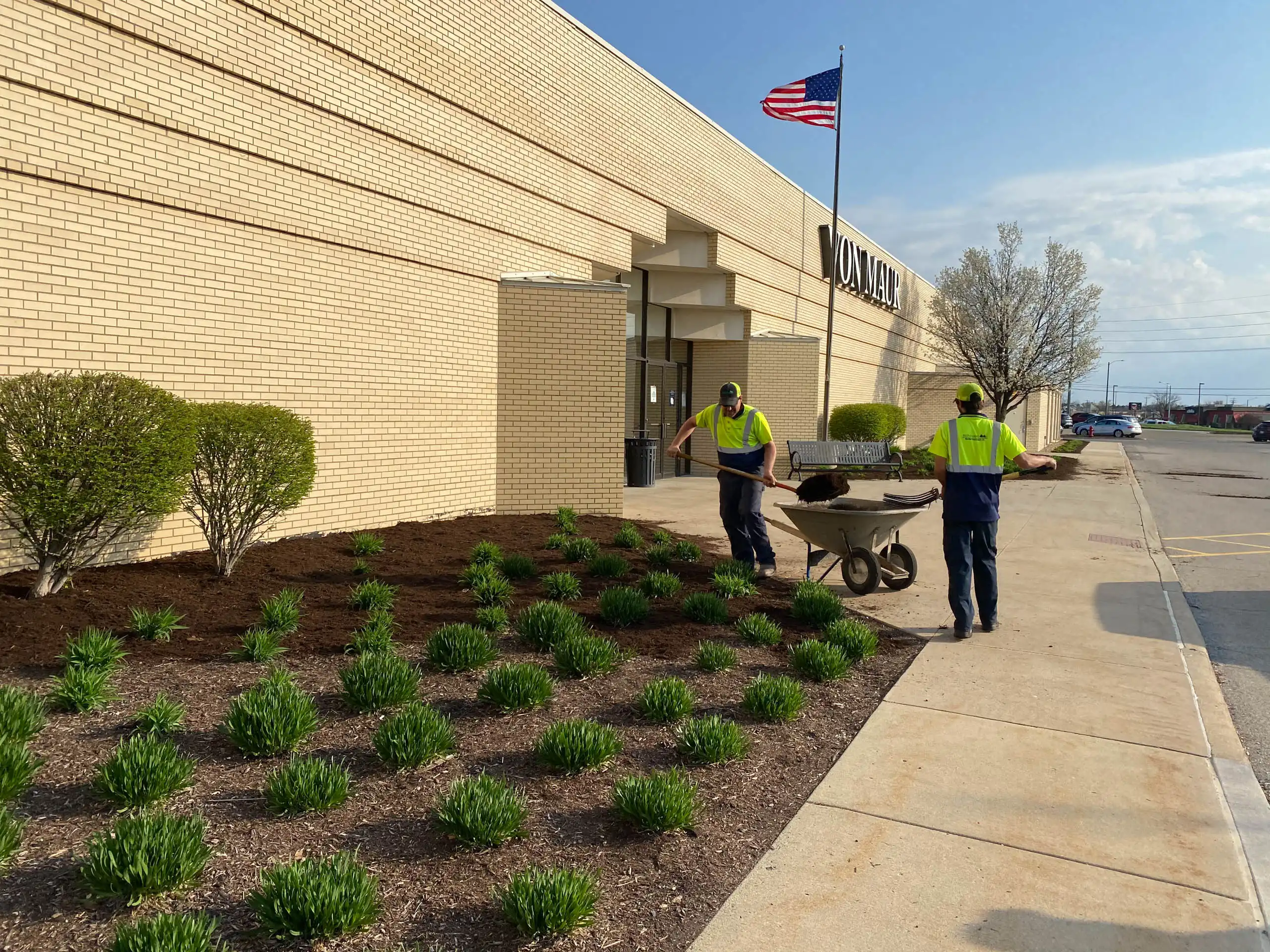 Bloomington, IL Commercial Landscaping Companies